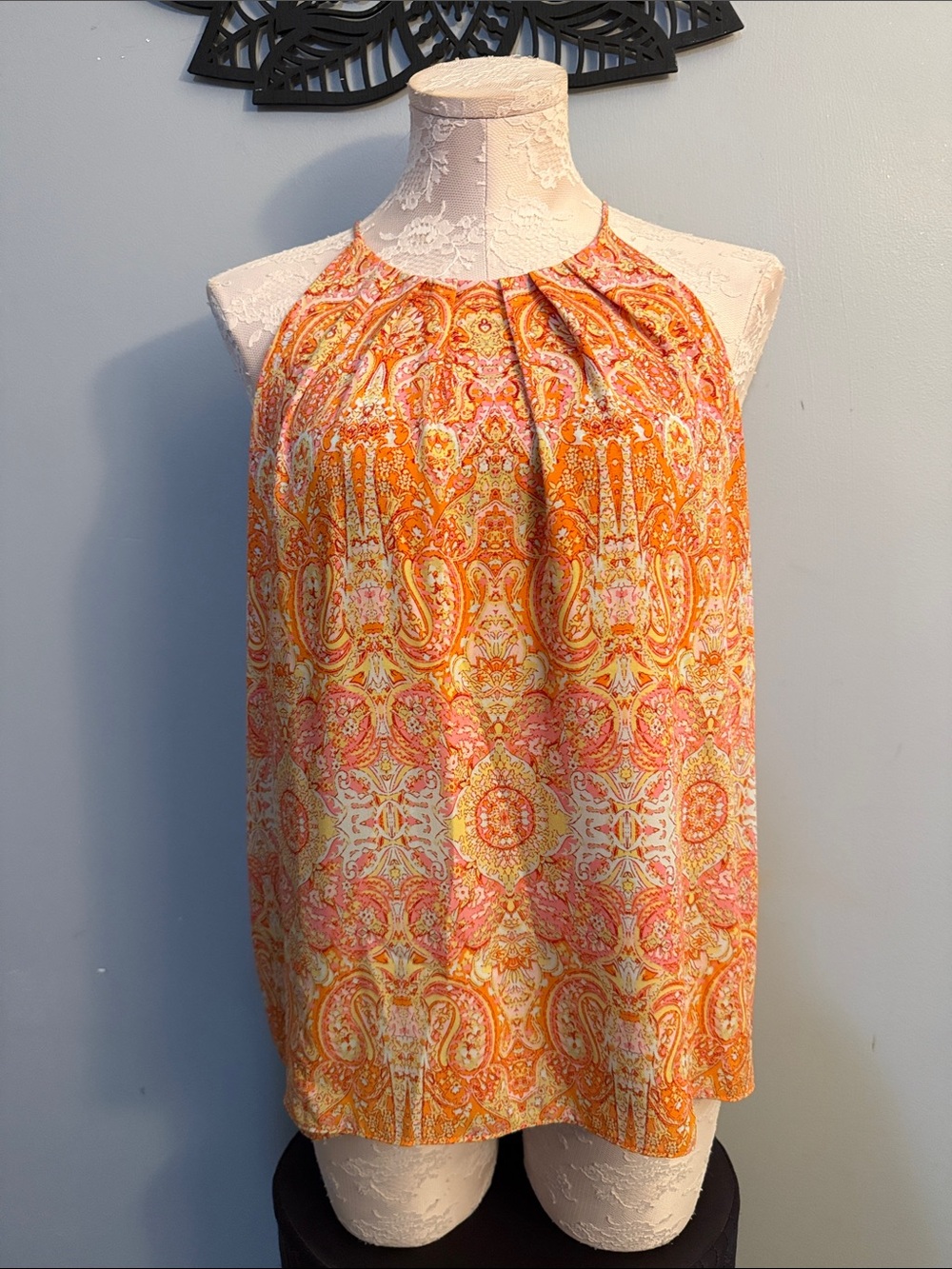 Violet & Claire. Sleeveless  top in M  Orange Cream Paisley